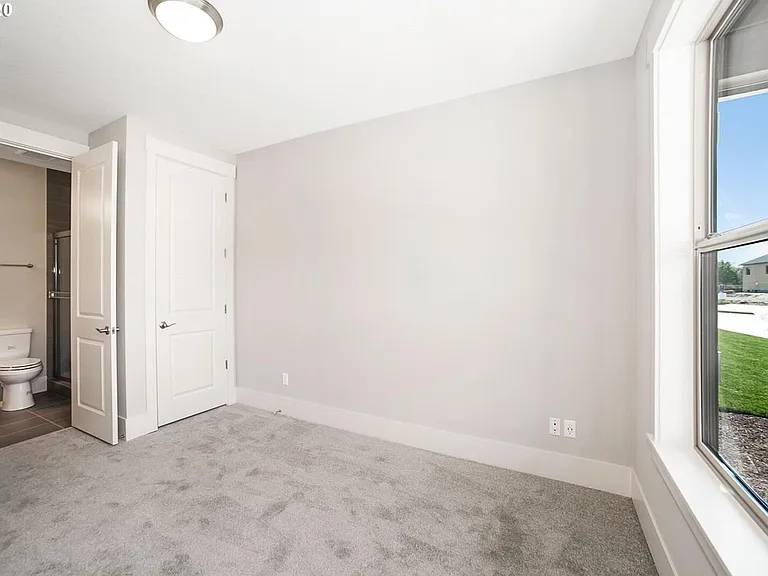 1530 NE 37th Ave — Photo 13