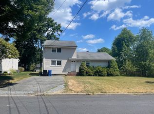 173 Birchwood Rd, Paramus, NJ 07652