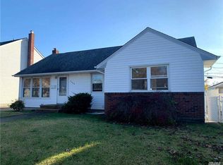 3060 N Jerusalem Rd, Wantagh, NY 11793