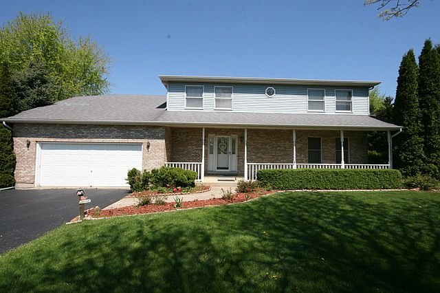 1st image of 42W520 Foxfield Dr