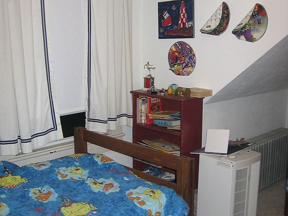 2nd bedroom