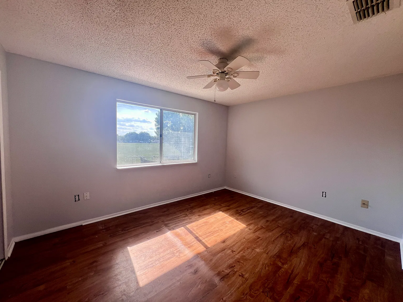3 bed, 2.5 bath, 1400 sqft, $1,895 — Photo 2