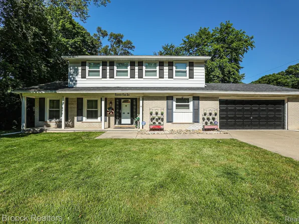 2510 Yorkshire Ln, Bloomfield Hills, MI 48302