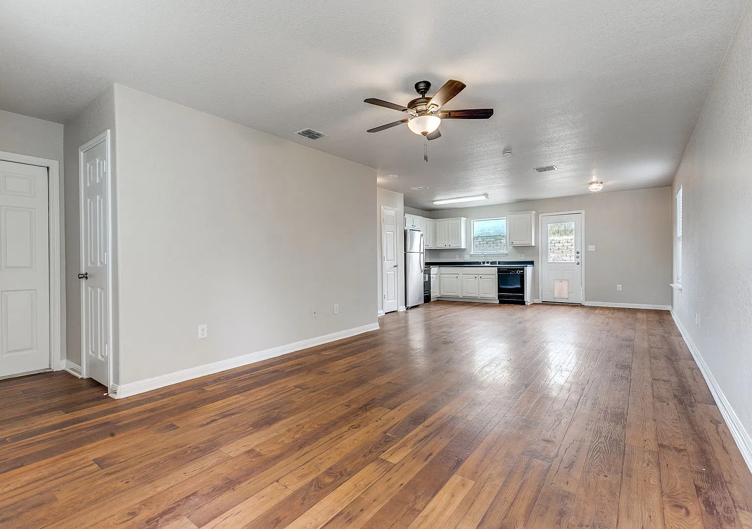 Charming 2- Bedroom in Canyon Crossing — Photo 4