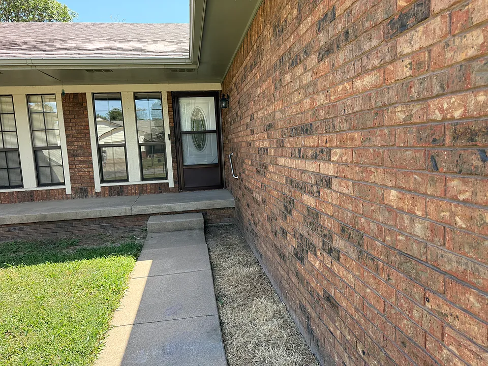 3704 N Athenian Ct