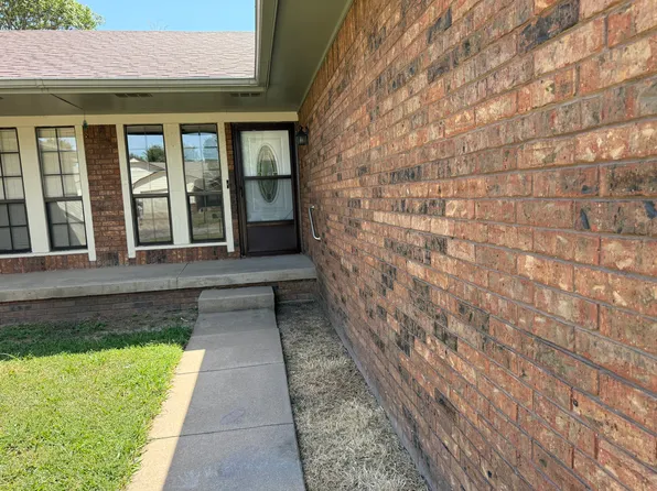 3704 N Athenian Ct, Wichita, KS 67204