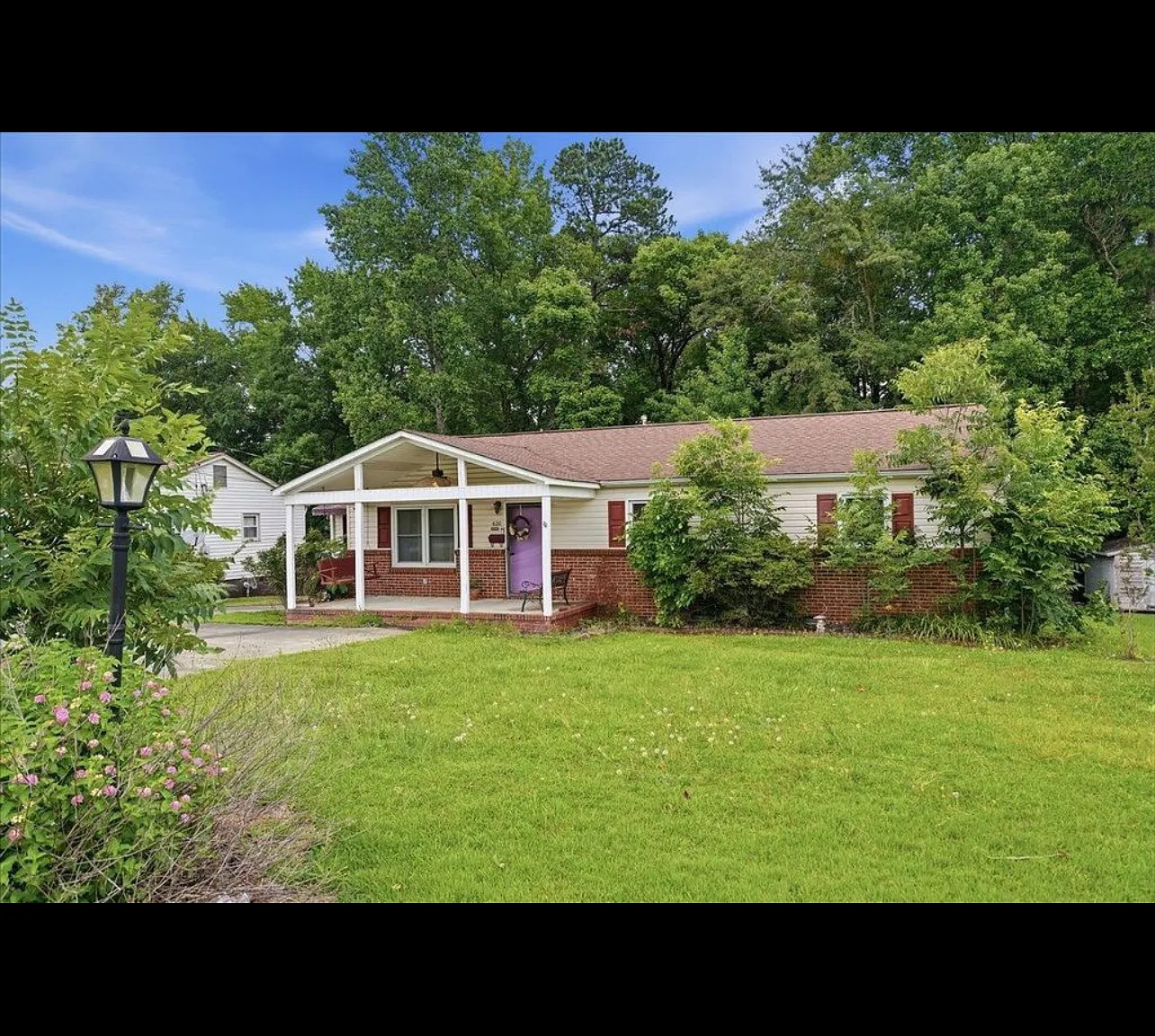 3 bed, 1.5 bath, 1454 sqft, $1,700 — Photo 2