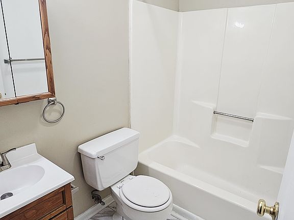 5th image of 501 E Cottage Grove Ave APT C