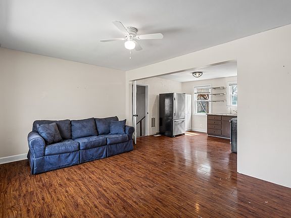 5th image of 726 Maplewood Ln