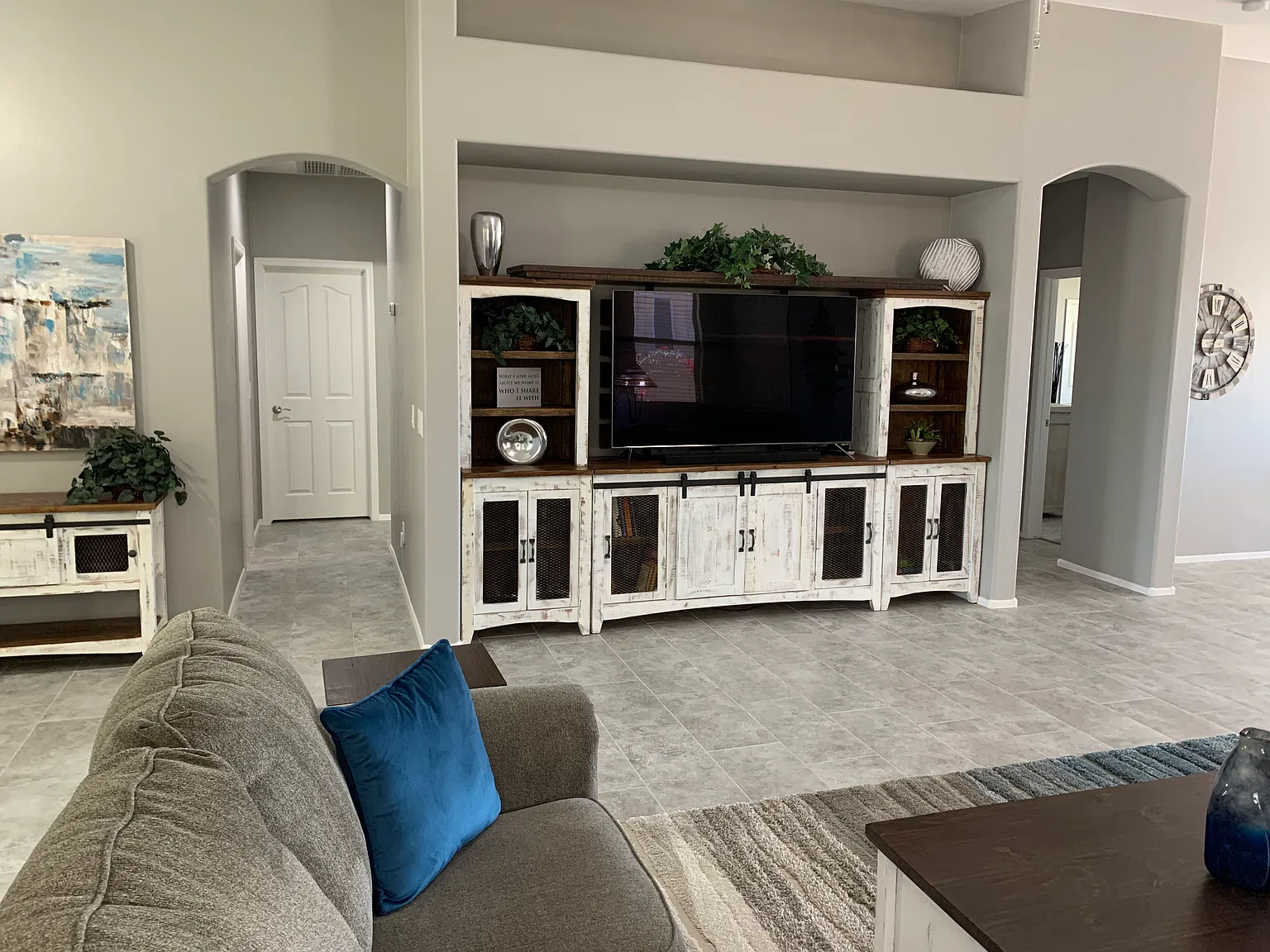 3 bed, 1900 sqft, $3,700 — Photo 2