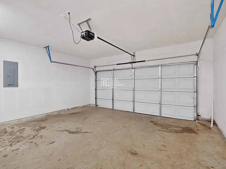 5838 Humbert Ave — Photo 43