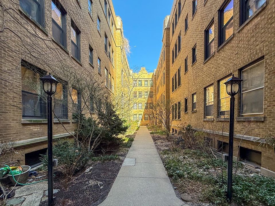 1st image of 640 W Waveland Ave #E1