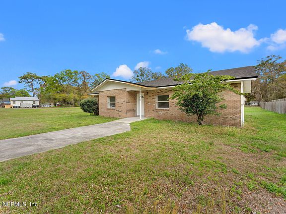 3rd image of 5570 REDPOLL Avenue