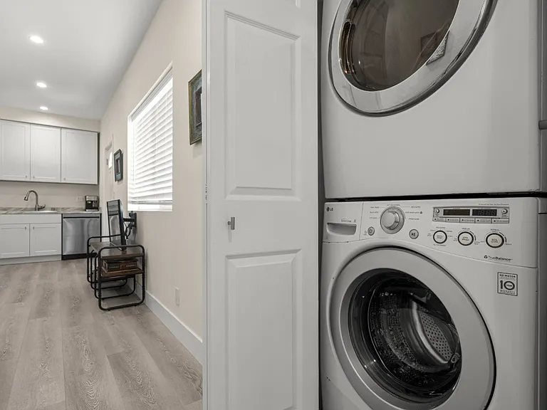 19508 Hart St — Photo 17