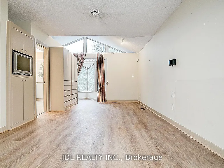 87 Munro Blvd — Photo 24
