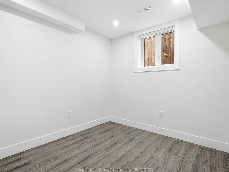 2490 George Ave #LOWER — Photo 10