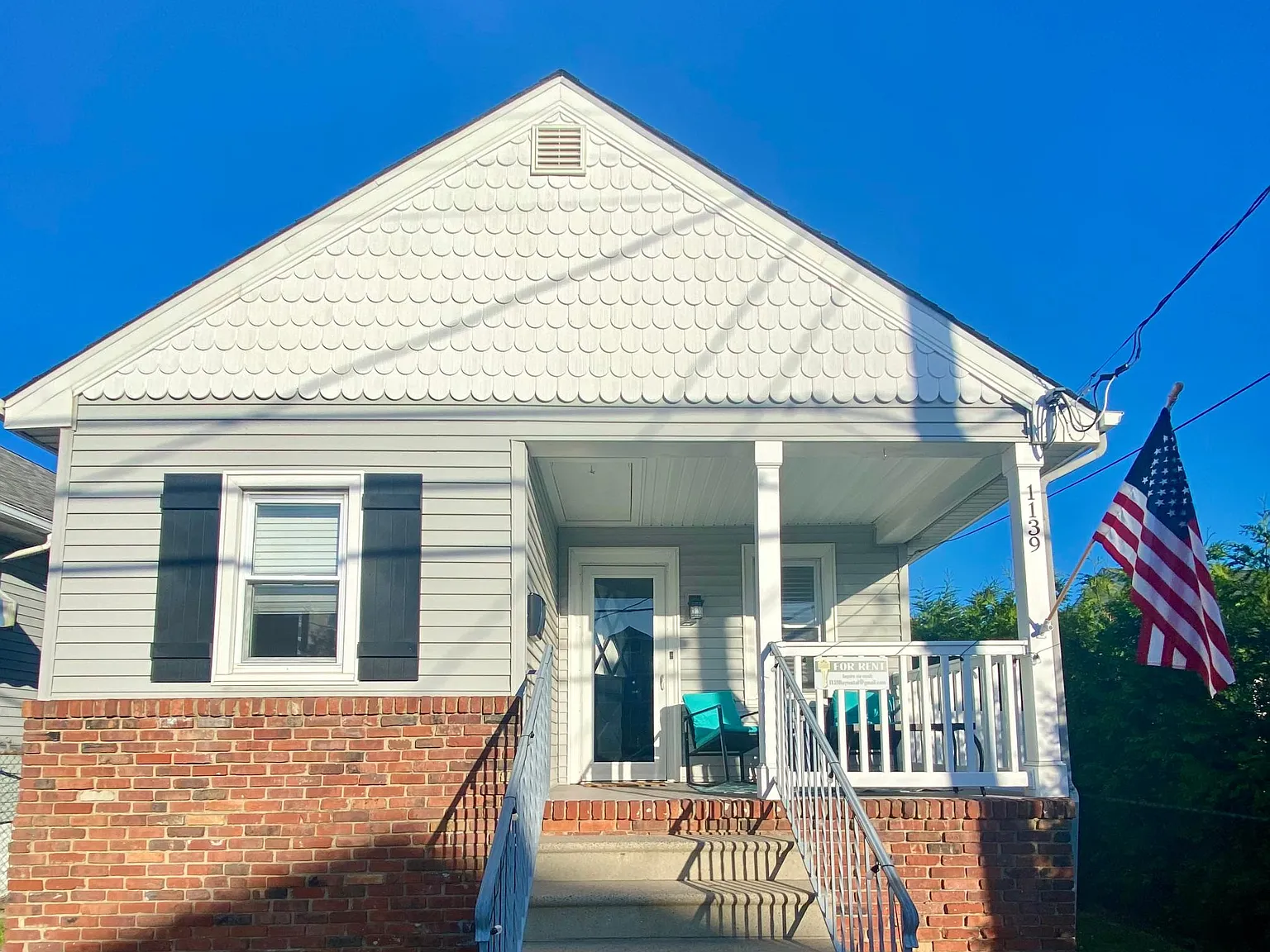 1139 Bay Ave — Photo 1