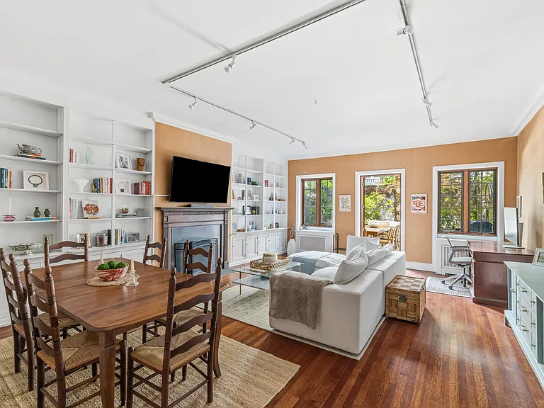 159 E 63rd St #GARDEN — Photo 3