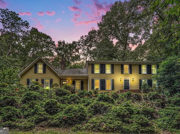 3656 Rainbow Cir, Snellville, GA 30039