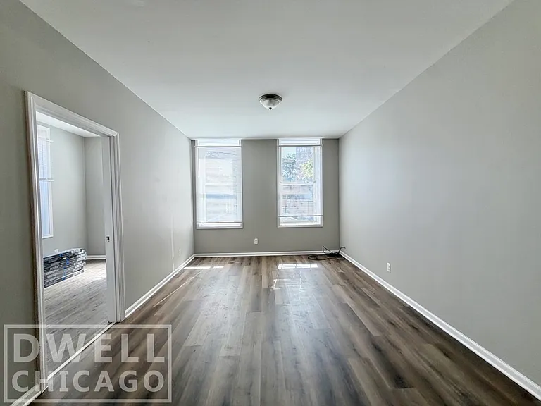 2131 S Fairfield Ave #CH1 — Photo 2