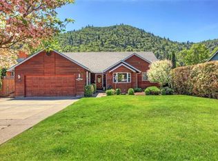 760 Riverside Ave, Gold Hill, OR 97525