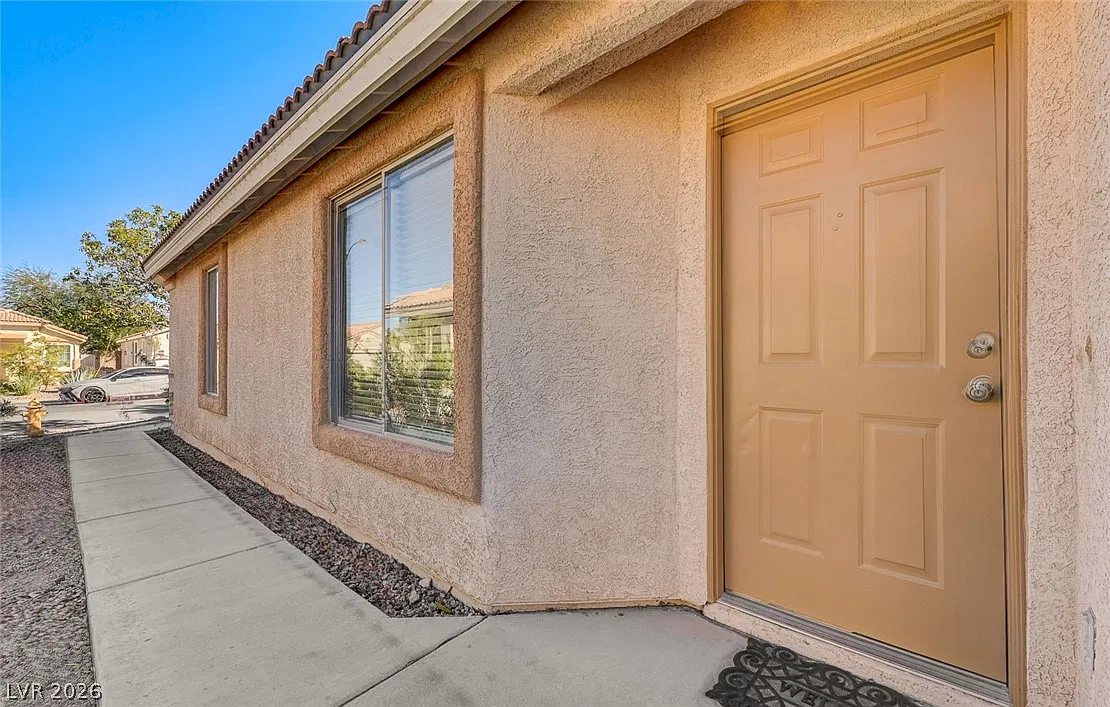 4 bed, 2.0 bath, 1521 sqft, $1,950 — Photo 3