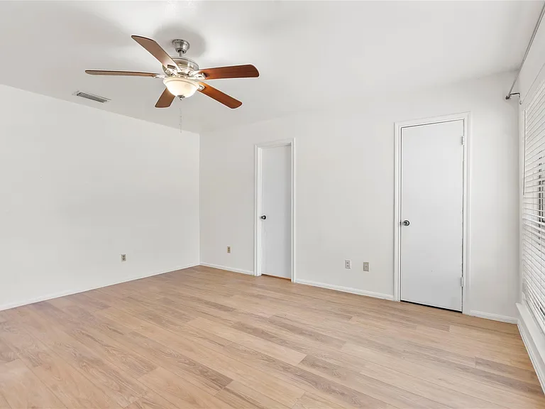 8903 Roos Rd — Photo 13