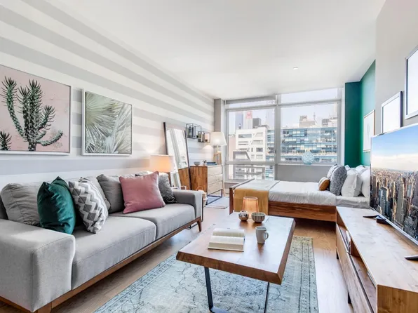 450 West 17th Street image 1 of 19