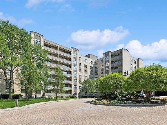 4th image of 4545 W Touhy Ave APT 521W