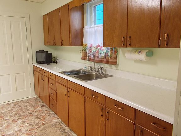 5th image of 316 N 8th St