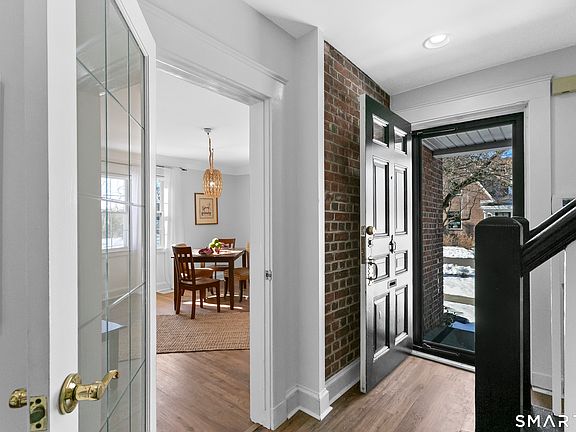 4th image of 77 Meadowbrook Road