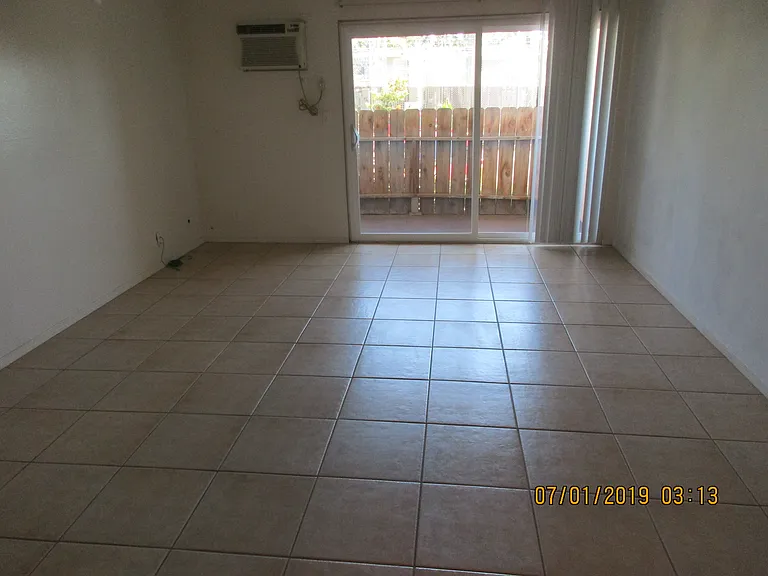 Mesa Manor Apartments — Photo 8