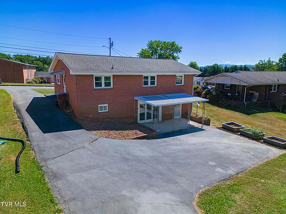 4th image of 605 Wendover Dr