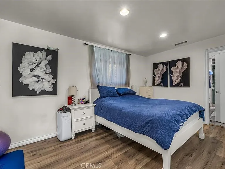 18423 Linnet St — Photo 46