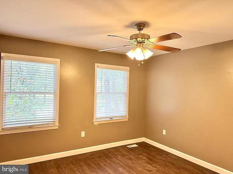 3302 Aquia Dr — Photo 16