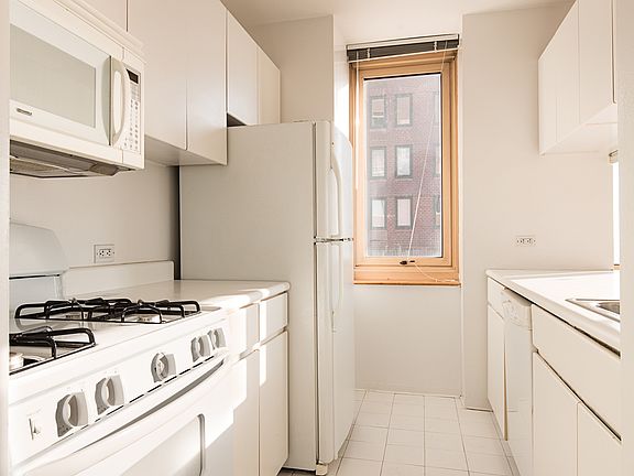 2nd image of 250 S End Ave APT 15F