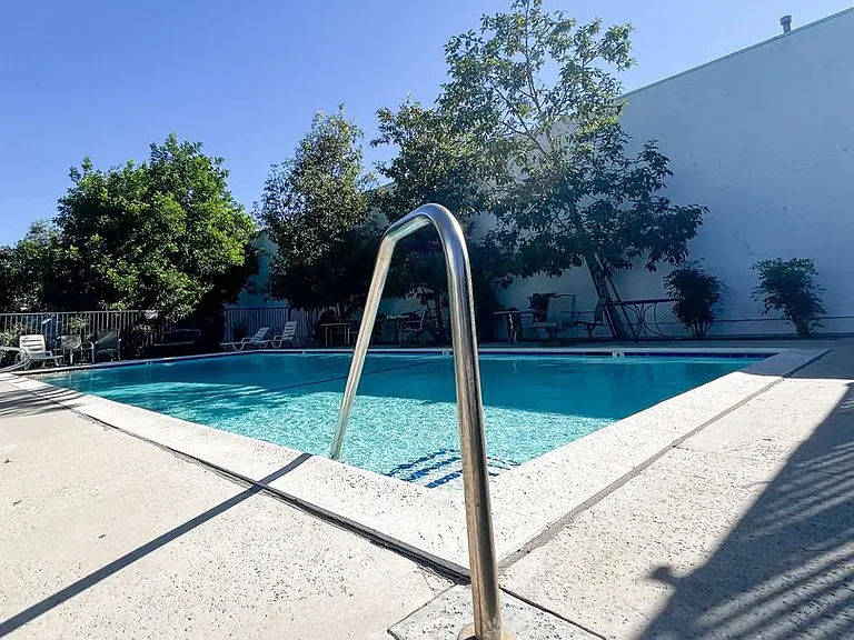 9939 Topanga Canyon Blvd — Photo 4