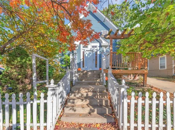 4317 State Line Rd, Kansas City, MO 64111