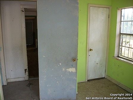 5th image of 222 Jesse St
