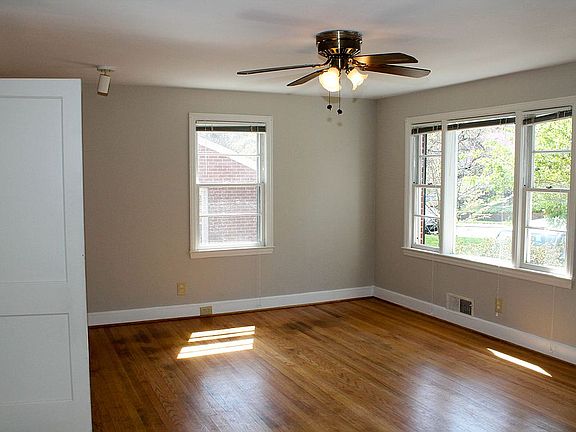 4th image of 305 Warren St