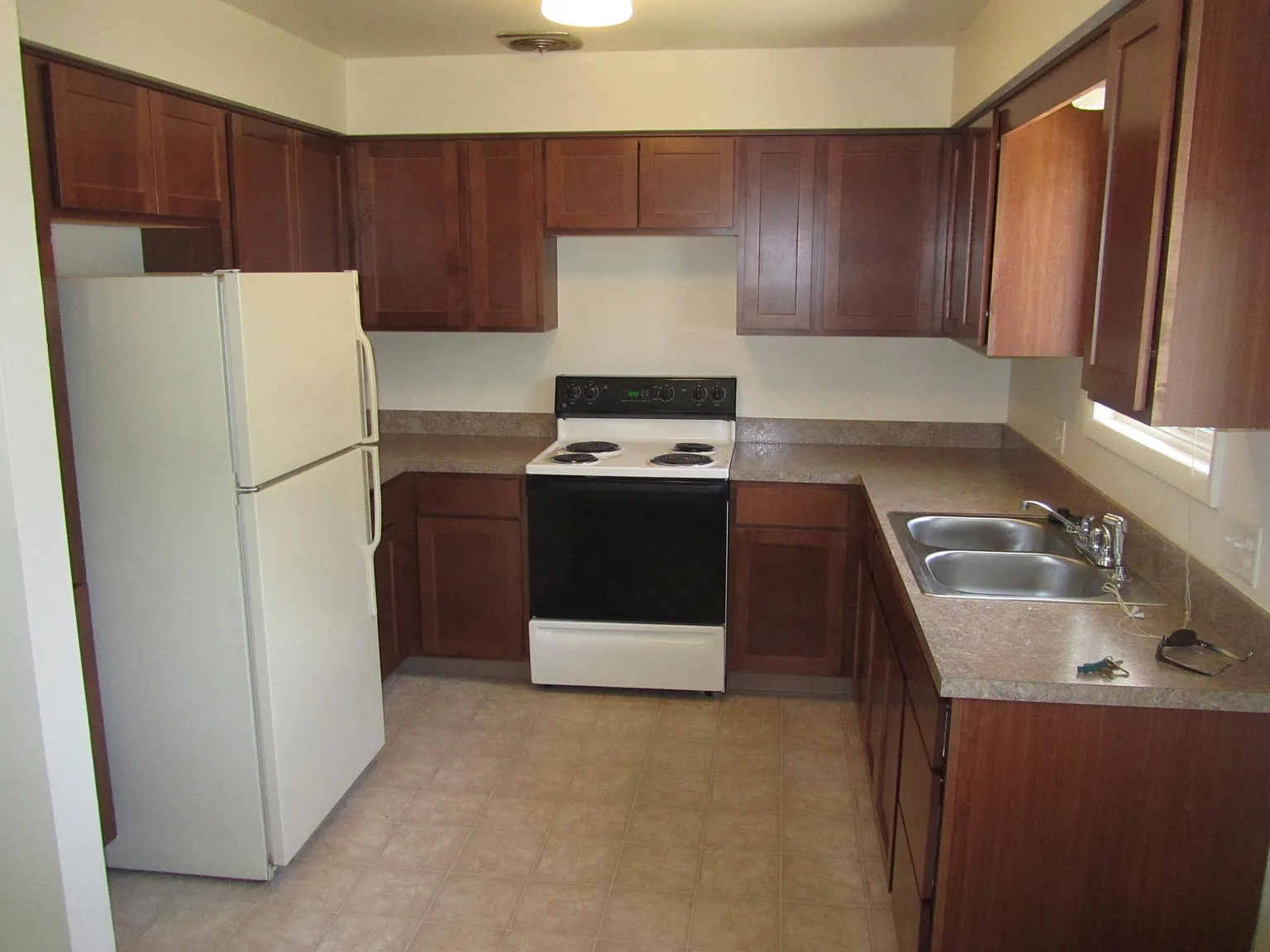 3 bed, 1600 sqft, $1,785 — Photo 3