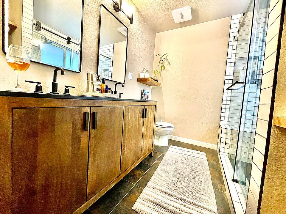 2nd image of 2548 Saint James Pl