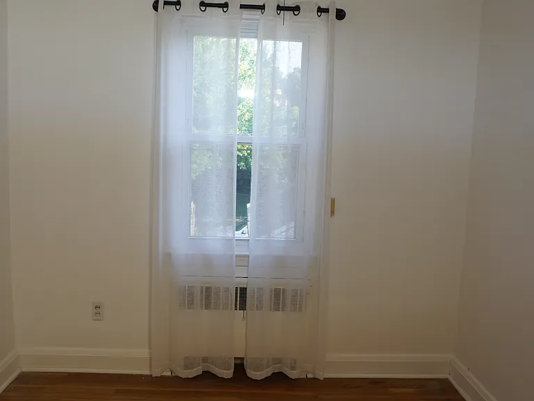 205 E Burke Ave — Photo 25