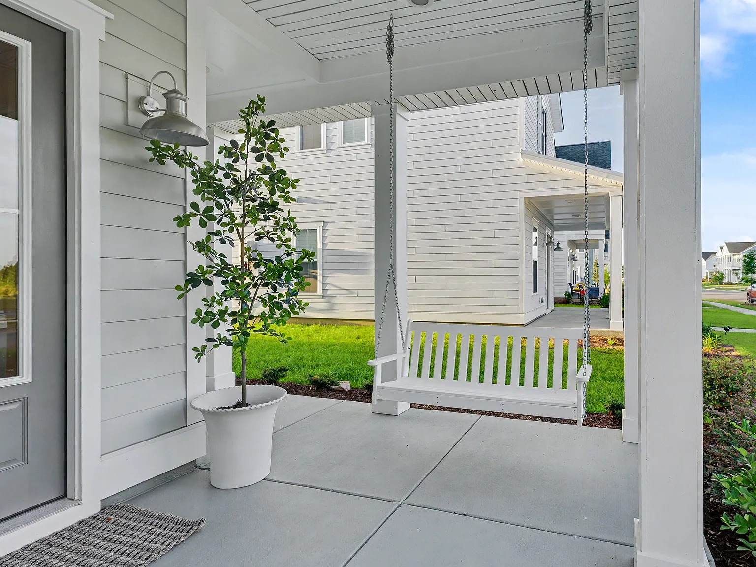 4 bed, 2438 sqft, $4,300 — Photo 2