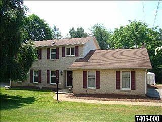 4th image of 2832 Bradley Ave
