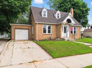 821 N 6th St, Manitowoc, WI 54220