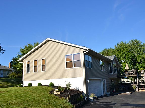 3rd image of 2211 Hiawatha Ave