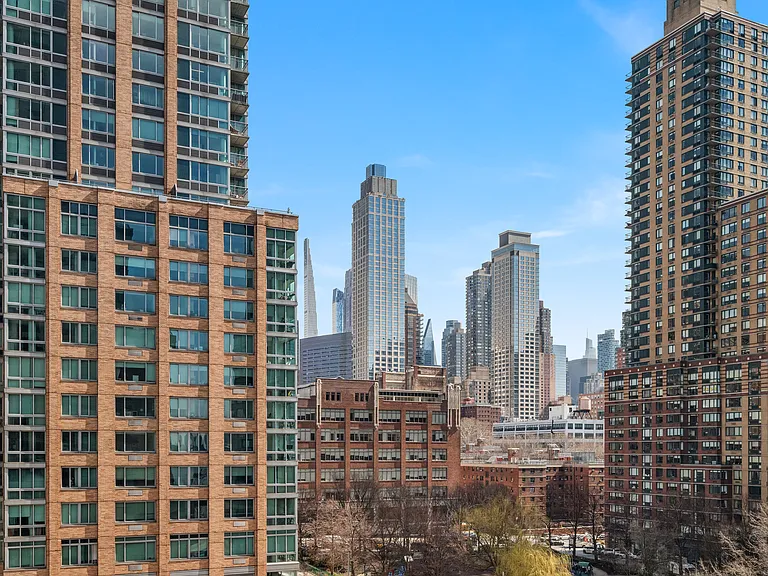 100 Riverside Blvd #8U — Photo 10