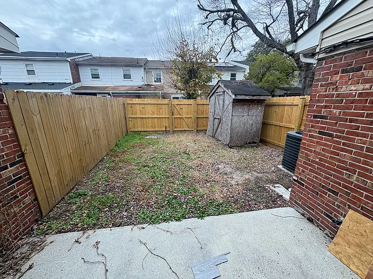 813 S Grosvenor Ct — Photo 18