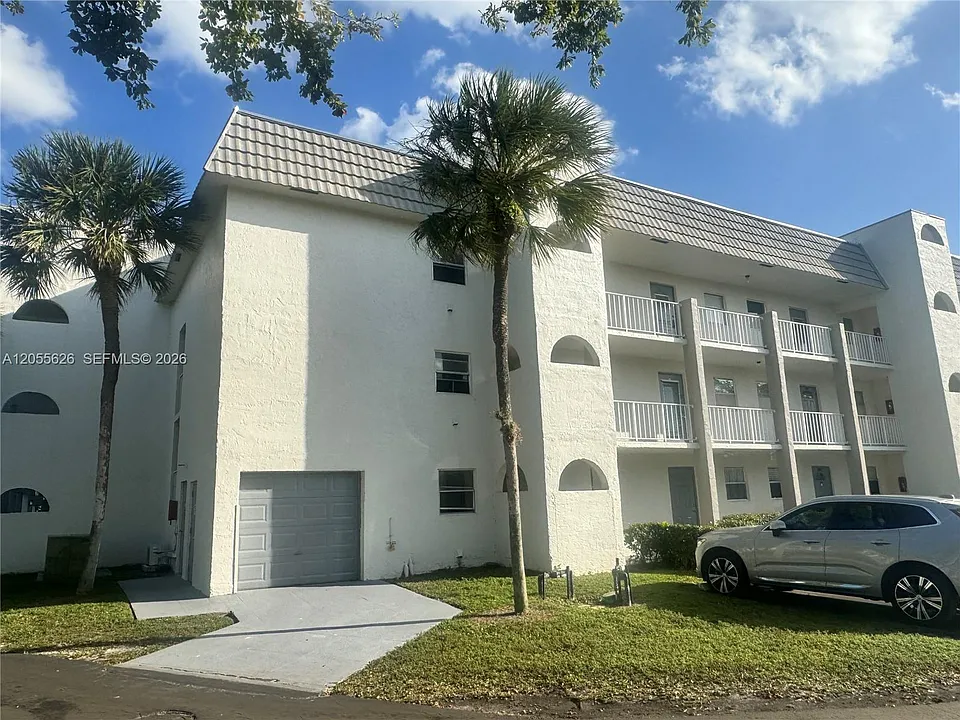 8135 Sunrise Lakes Blvd #309